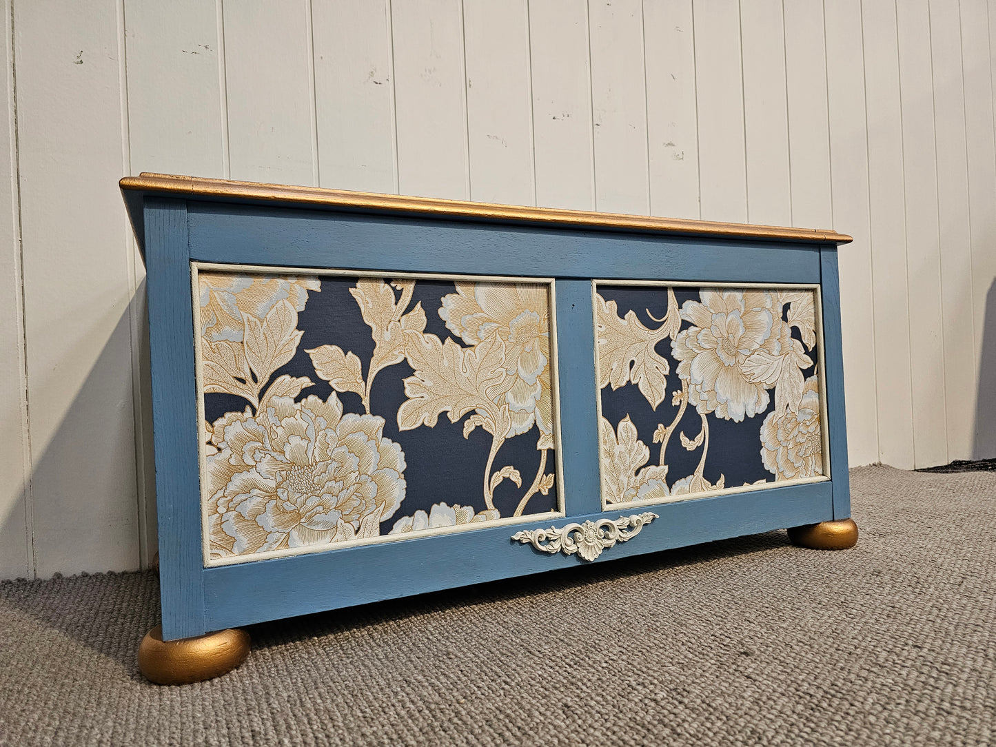 Elegant Blanket Box